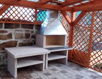 Eneko stolek boční betonový ke krbu Fajermon