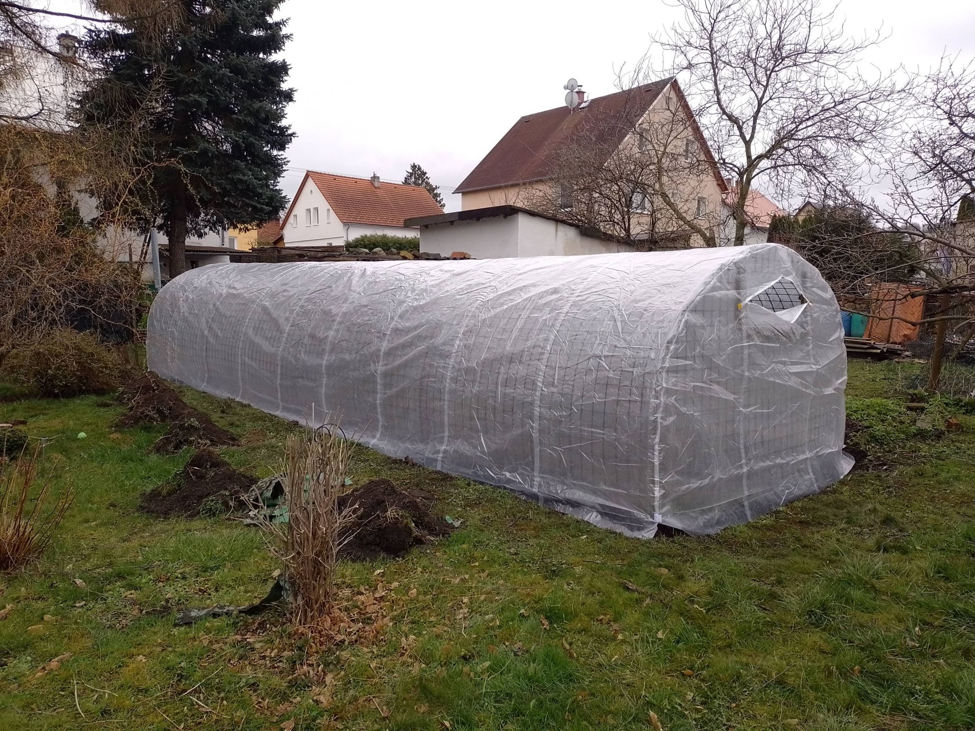 Fólie na fóliovník šité na míru